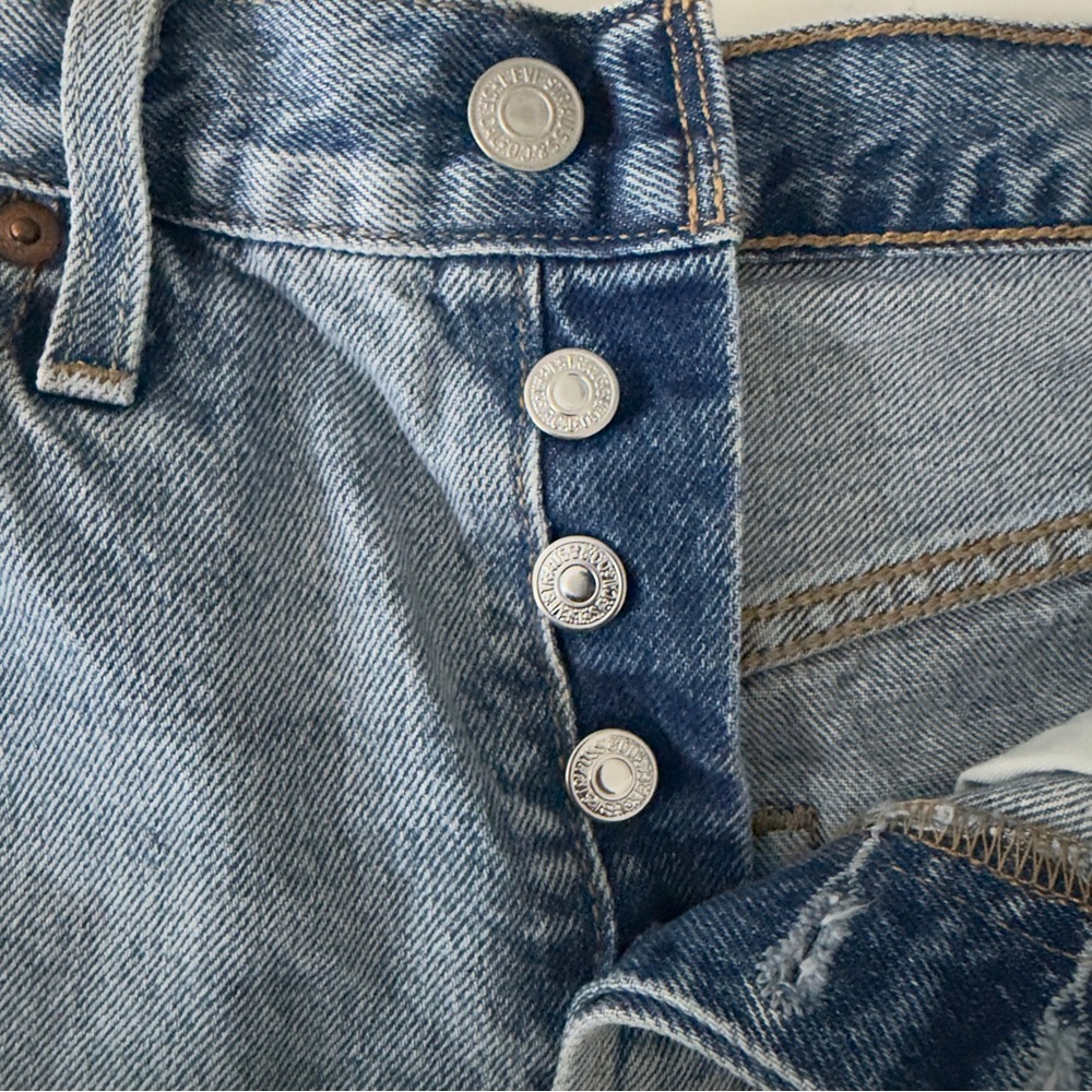 Levi's 501 Denim Cutoff Shorts - Picture 4 of 4